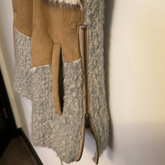 Anthropologie  Saturday Sunday faux suede and faux fur vest, zip up, size XS - Picture 4 of 10